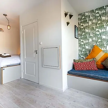 Guest house Canal-view In Jordaan, Smart Tv 4*