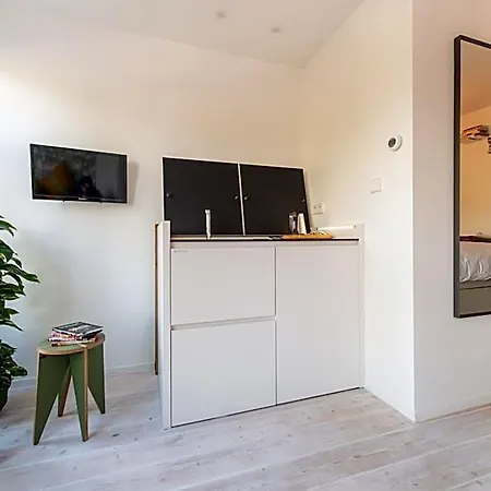 Canal-view In Jordaan, Smart Tv Guest house 4*