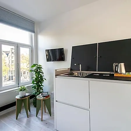 Canal-view In Jordaan, Smart Tv