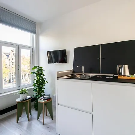Canal-view In Jordaan, Smart Tv