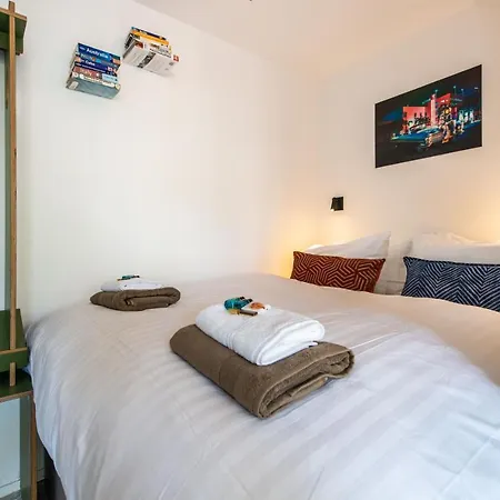Canal-view In Jordaan, Smart Tv Guest house 4*