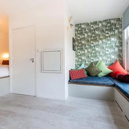 Canal-view In Jordaan, Smart Tv